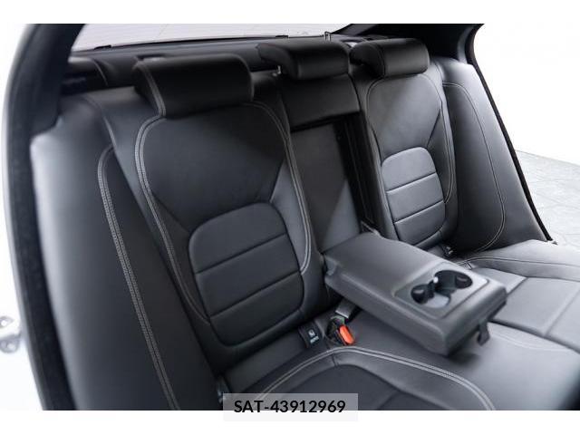 Jaguar XE 2019-12 8874327-14