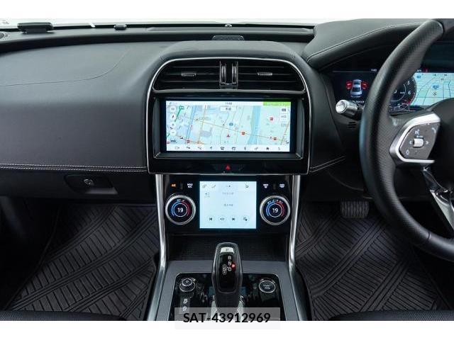 Jaguar XE 2019-12 8874327-17