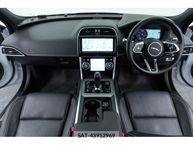 Jaguar XE 2019-12 8874327-2