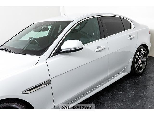 Jaguar XE 2019-12 8874327-7