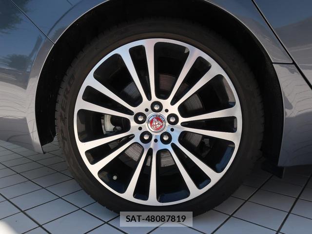 Jaguar XF 2016-02 8873089-14