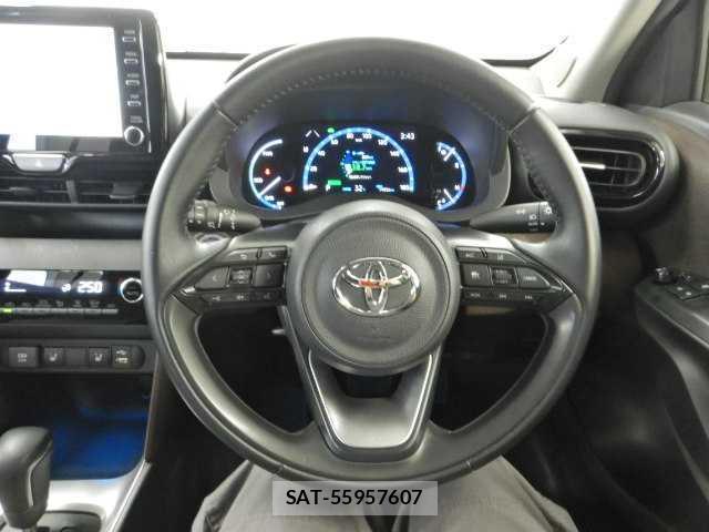 Toyota YARIS CROSS 2022-03 8874356-7