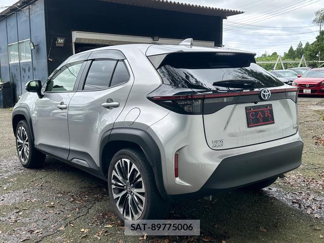 Toyota YARIS CROSS 2021-05 8874547-17