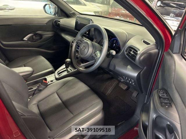 Toyota YARIS CROSS 2025-11 8874908-3