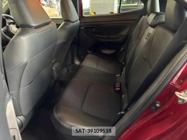 Toyota YARIS CROSS 2025-11 8874908-4