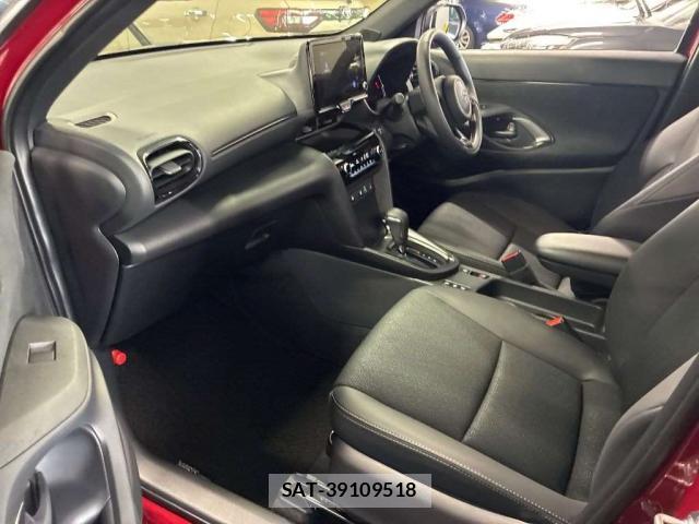 Toyota YARIS CROSS 2025-11 8874908-9
