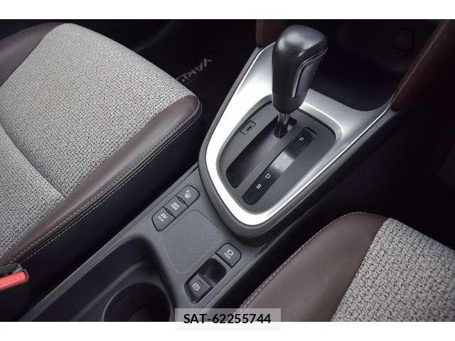 Toyota YARIS CROSS 2020-12 8875203-12