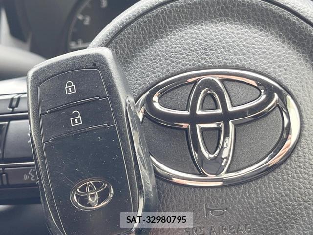 Toyota YARIS 2022-03 8872630-6