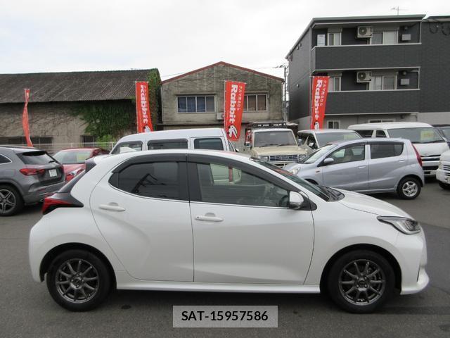 Toyota YARIS 2021-04 8872888-3
