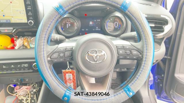 Toyota YARIS 2023-07 8873541-11