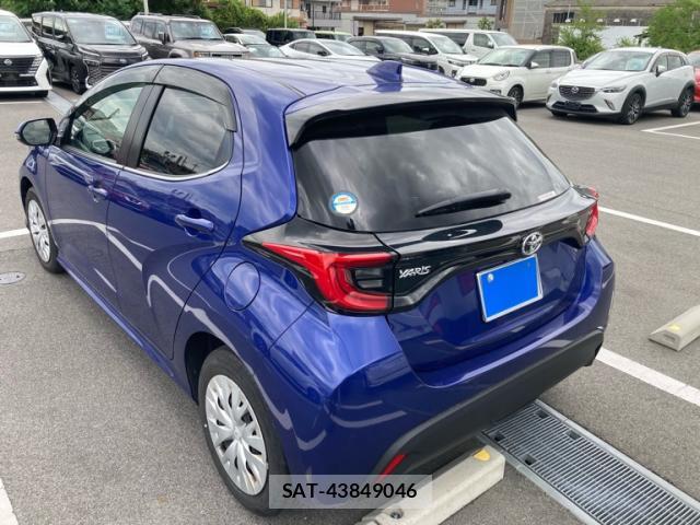 Toyota YARIS 2023-07 8873541-13