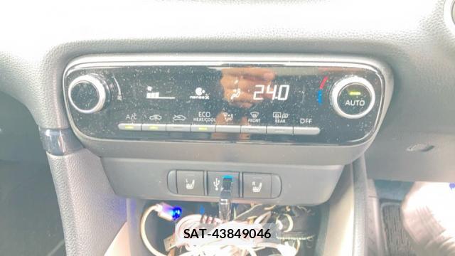 Toyota YARIS 2023-07 8873541-14