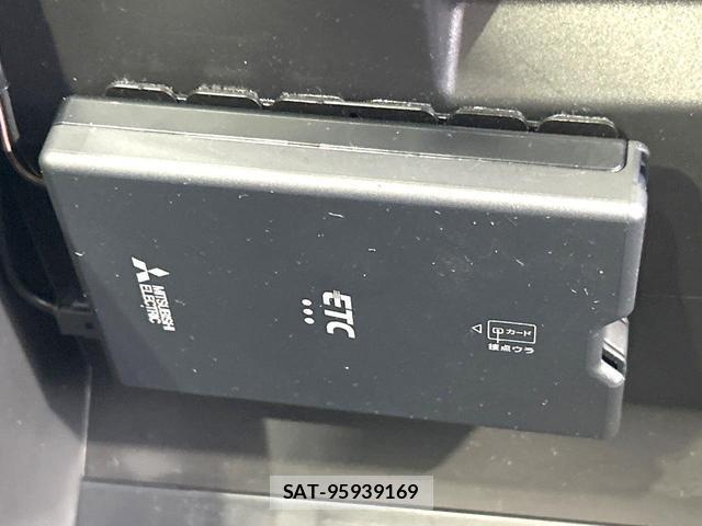 Toyota YARIS 2024-04 8873801-3