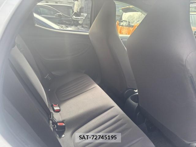 Toyota YARIS 2021-08 8875140-6