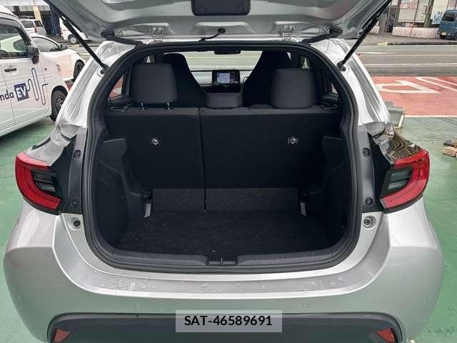 Toyota YARIS 2021-08 8875586-15
