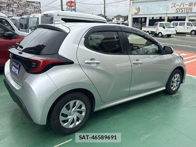 Toyota YARIS 2021-08 8875586-17