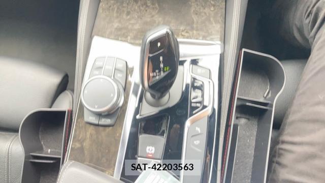 Bmw 5 SERIES 2018-02 8877579-11