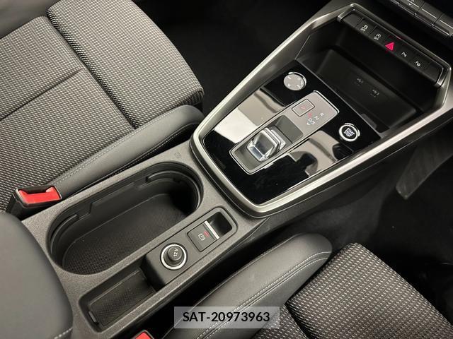 Audi A3 2021-06 8877547-11