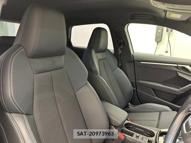 Audi A3 2021-06 8877547-3