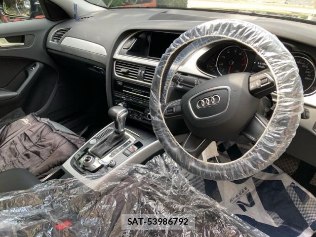 Audi A4 2015-10 8877542-11