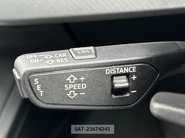 Audi A4 2019-12 8877648-7
