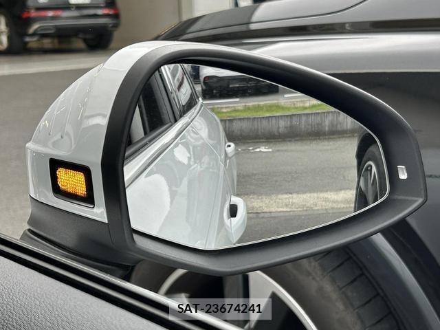 Audi A4 2019-12 8877648-9