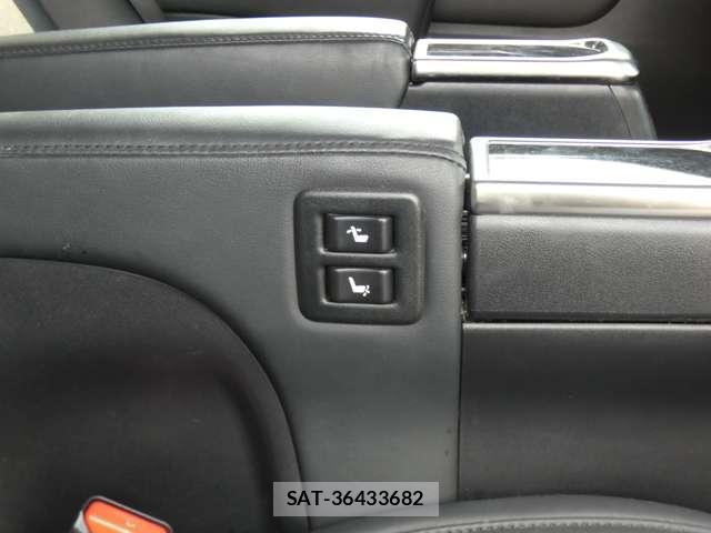 Toyota ALPHARD 2019-06 8876470-7