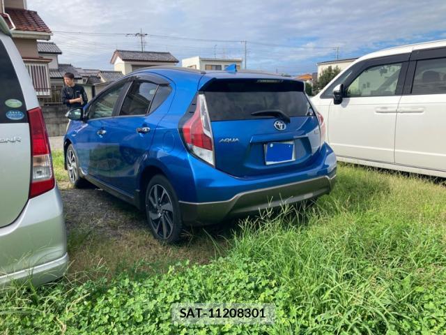 Toyota AQUA 2016-02 8875970-13