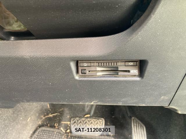 Toyota AQUA 2016-02 8875970-15