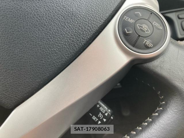 Toyota AQUA 2016-04 8875993-11