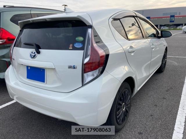 Toyota AQUA 2016-04 8875993-4