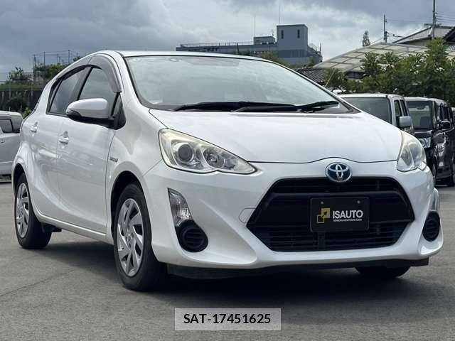 Toyota AQUA 2015-08 8876019-11