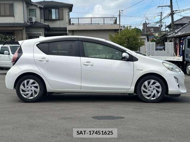 Toyota AQUA 2015-08 8876019-12