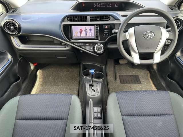 Toyota AQUA 2015-08 8876019-4