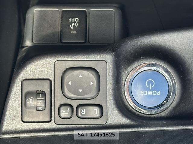 Toyota AQUA 2015-08 8876019-6