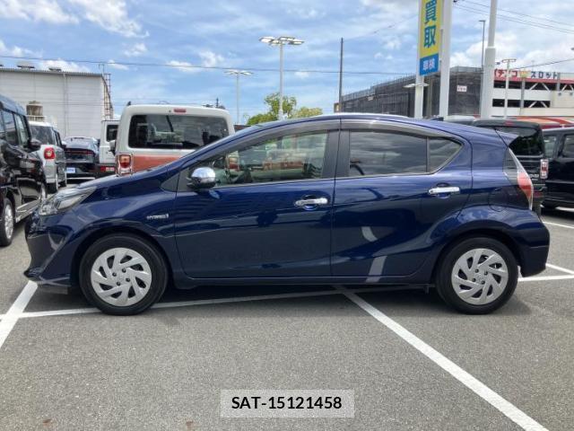 Toyota AQUA 2018-03 8876055-1