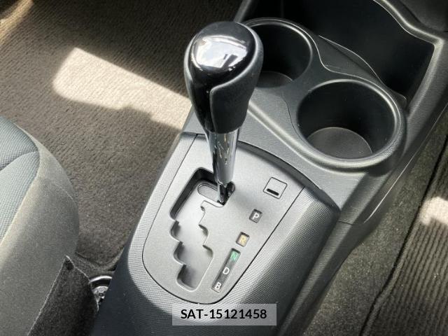 Toyota AQUA 2018-03 8876055-16