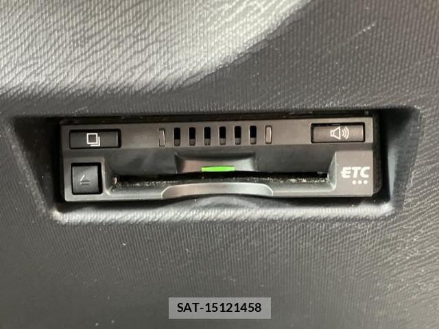 Toyota AQUA 2018-03 8876055-17
