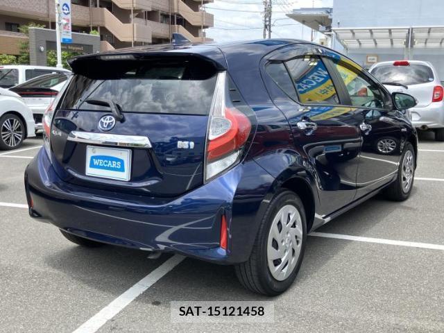 Toyota AQUA 2018-03 8876055-2