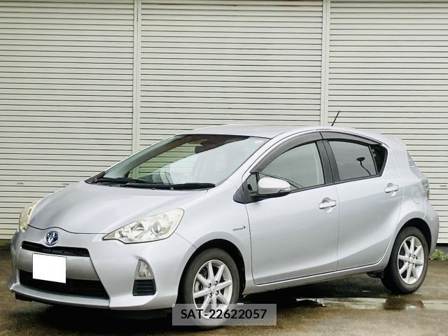 Toyota AQUA 2012-08 8876063-0