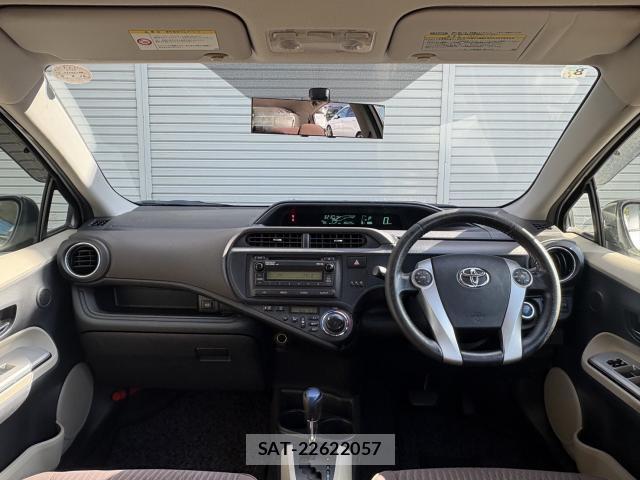 Toyota AQUA 2012-08 8876063-2
