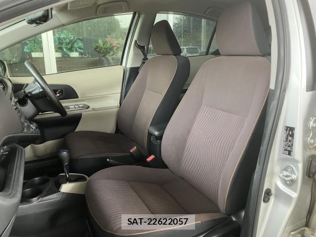Toyota AQUA 2012-08 8876063-5