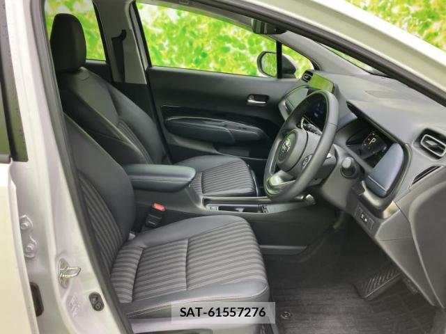 Toyota AQUA 2024-08 8876151-3