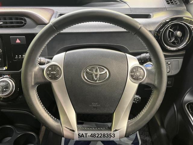 Toyota AQUA 2016-12 8876189-10