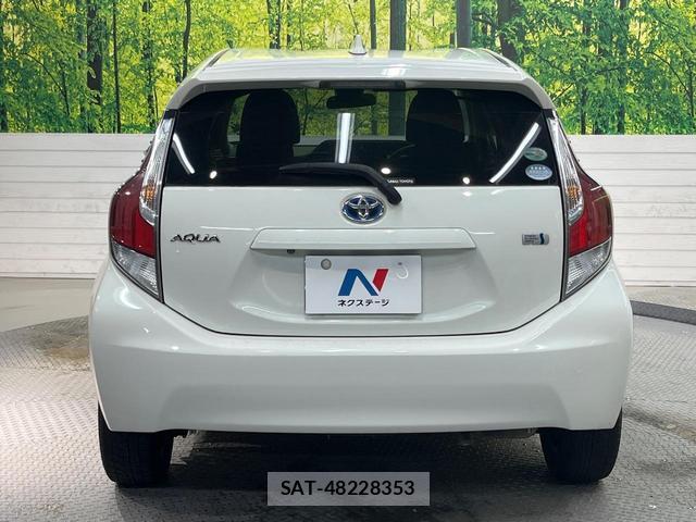 Toyota AQUA 2016-12 8876189-14