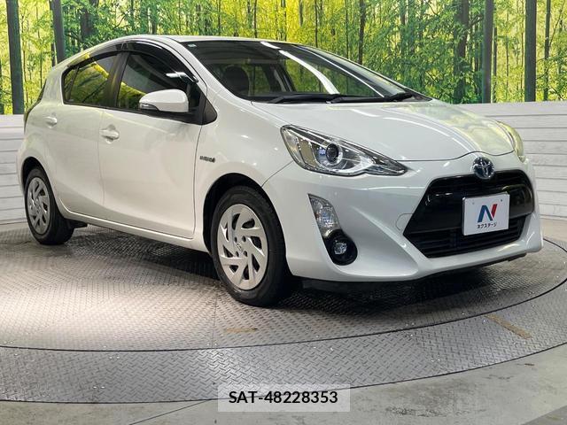 Toyota AQUA 2016-12 8876189-15