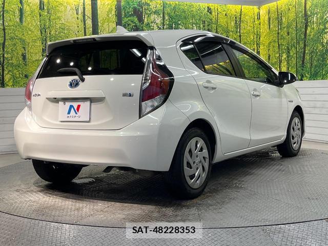 Toyota AQUA 2016-12 8876189-16