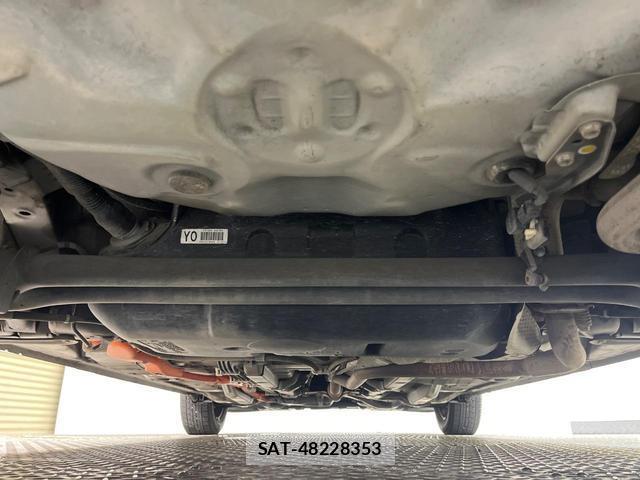 Toyota AQUA 2016-12 8876189-18