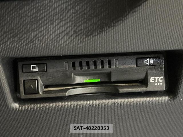 Toyota AQUA 2016-12 8876189-6