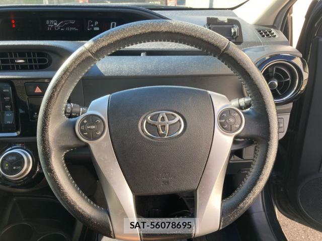 Toyota AQUA 2016-08 8876235-16